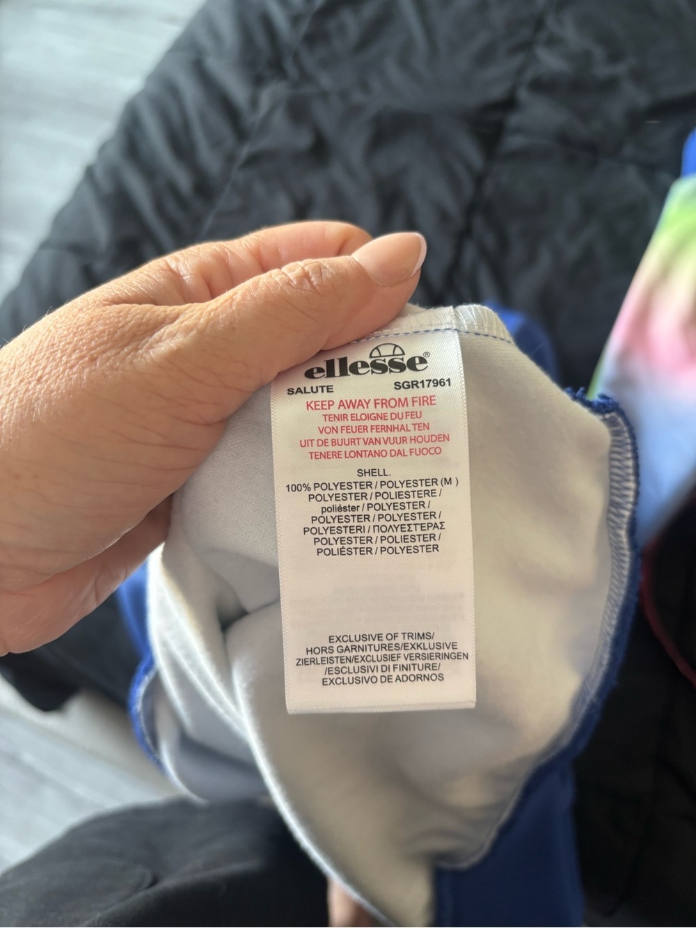 Ellesse Salute Women’s Ombre Sweatshirt Blue Rainbow Gradient Crewneck US 6 - Picture 7 of 7